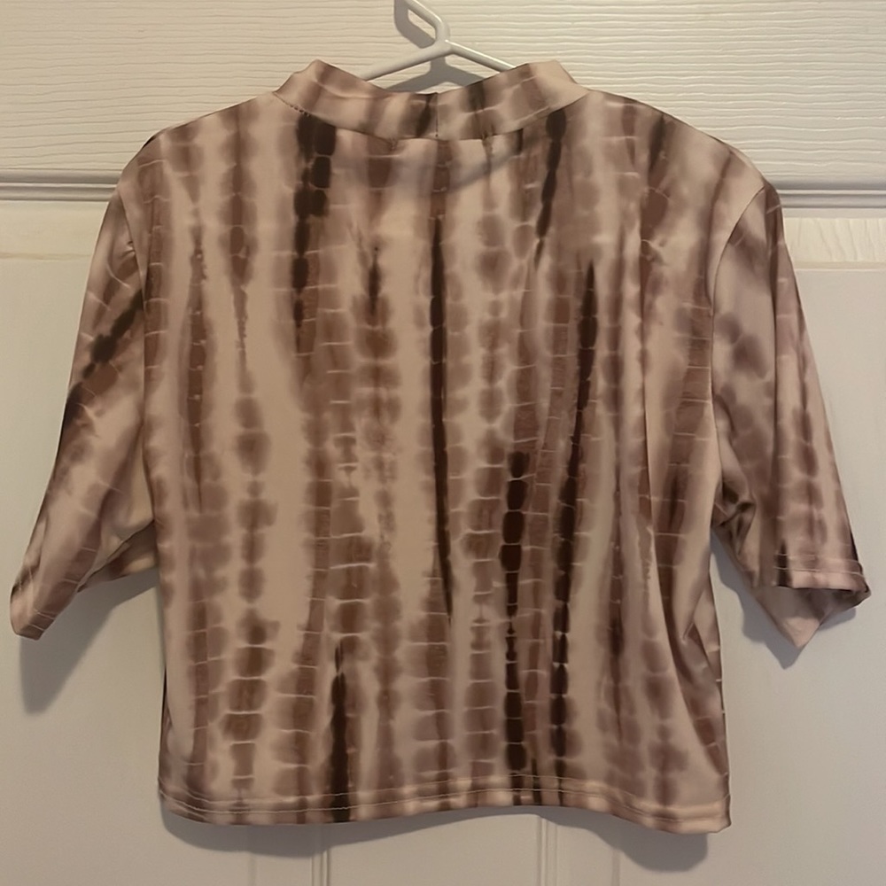 PrettyLittleThing Crop Top - Picture 2 of 6